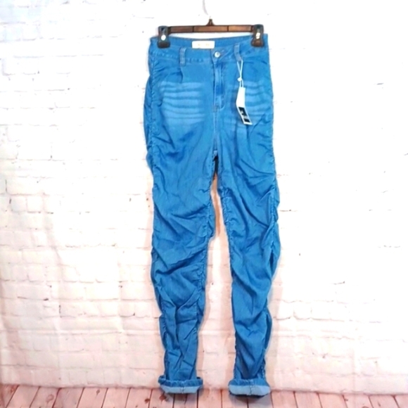 Womans  Labi Jou Gripping NWT  Blue‎ Jeans  25 Wx31x 43 - Picture 1 of 8